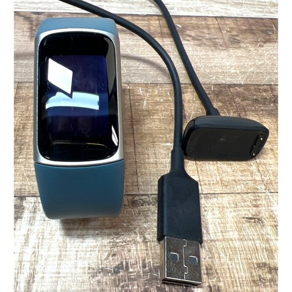 Fitbit Charge 5 Fitness Tracker fb421 Sleep Monitor Activity W/ Charger Watch - Picture 3 of 4